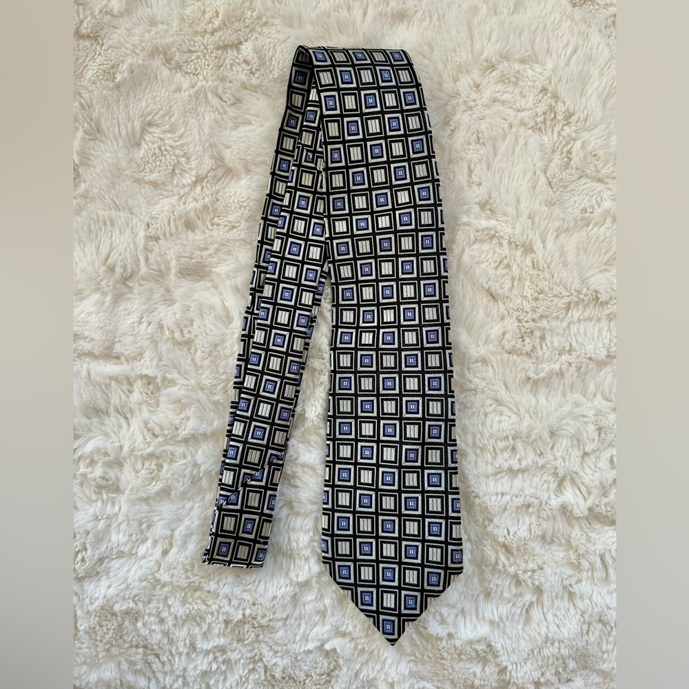 Geometric Patterned Tie in Black and Blue